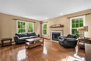 2573 Stonecreek Dr, Akron, OH 44320 - Photo 14