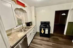 540 Eastlawn St, Geneva, OH 44041 - Photo 2
