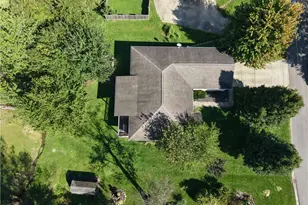 109 Locust Ln, St Clairsville, OH 43950 - Photo 2