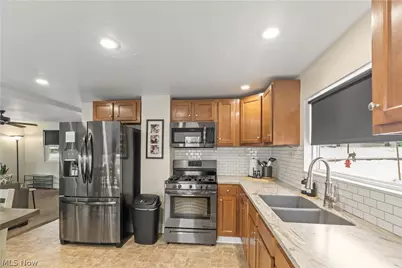 131 Maple Street SW, Sugarcreek, OH 44681 - Photo 2