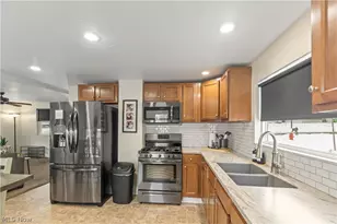131 Maple St SW, Sugarcreek, OH 44681 - Photo 2