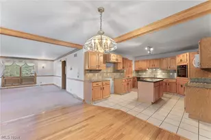 594 Shadydale Dr, Canfield, OH 44406 - Photo 4