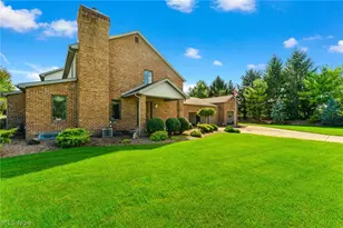 594 Shadydale Dr, Canfield, OH 44406 - Photo 2