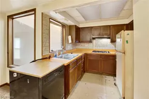 8476 Ravenna Rd, Twinsburg, OH 44087 - Photo 6