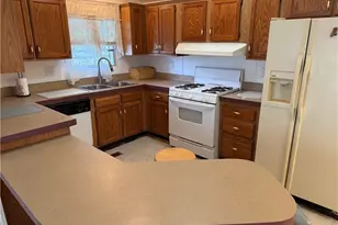 202 Connecticut Dr, Elyria, OH 44035 - Photo 4