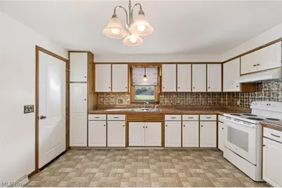 6264 Paris Avenue, Louisville, OH 44641 - Photo 8