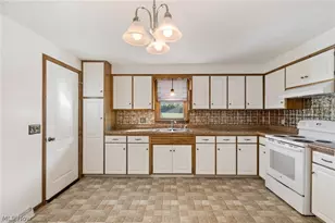 6264 Paris Ave, Louisville, OH 44641 - Photo 8