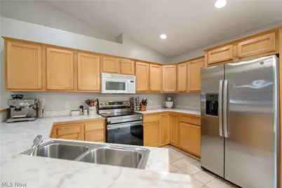477 Franklin Avenue, Barberton, OH 44203 - Photo 6