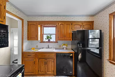 241 Van Buren Avenue, Cuyahoga Falls, OH 44221 - Photo 6