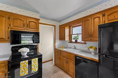 241 Van Buren Avenue, Cuyahoga Falls, OH 44221 - Photo 8