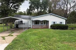 606 E 1st St, Uhrichsville, OH 44683 - Photo 2