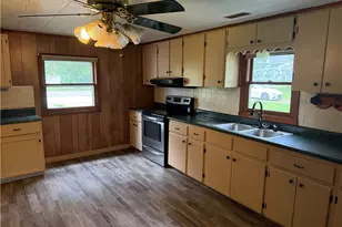 606 E 1st St, Uhrichsville, OH 44683 - Photo 8