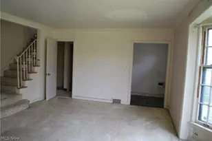 3715 Strathavon Rd, Huber Heights, OH 44120 - Photo 6