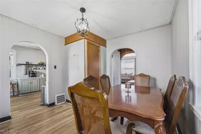 1372 Roslyn Avenue SW, Canton, OH 44710 - Photo 6