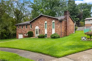 176 Concord Ct, Weirton, WV 26062 - Photo 2