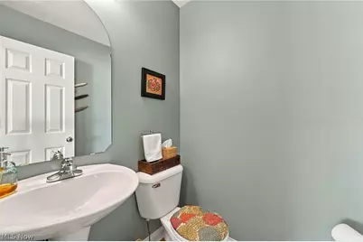 10262 Wildflower Way, Grandview Heights, OH 44147 - Photo 16