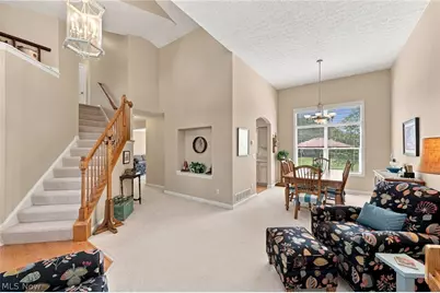10262 Wildflower Way, Grandview Heights, OH 44147 - Photo 2