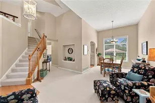 10262 Wildflower Way, Grandview Heights, OH 44147 - Photo 2