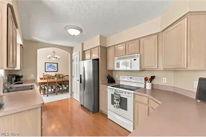 10262 Wildflower Way, Grandview Heights, OH 44147 - Photo 10