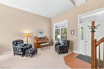 10262 Wildflower Way, Grandview Heights, OH 44147 - Photo 4