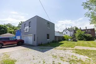1037 W 8th St, Lorain, OH 44052 - Photo 4