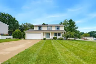 4209 Sunnyview Dr, Uniontown, OH 44685 - Photo 2
