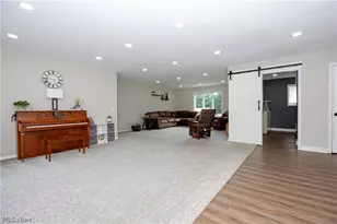 9887 Fox Knoll Dr, Orrville, OH 44667 - Photo 2