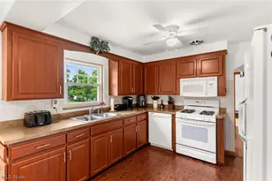 2388 W Manor Ave, Poland, OH 44514 - Photo 4