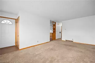 617 Marguerite Ave, Cuyahoga Falls, OH 44221 - Photo 2