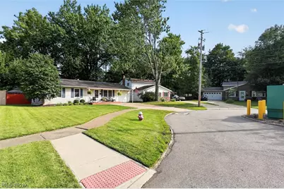 166 Pinewood Drive, Elyria, OH 44035 - Photo 2
