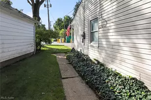 166 Pinewood Dr, Elyria, OH 44035 - Photo 34