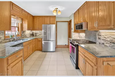 916 Milan Avenue, Amherst, OH 44001 - Photo 8
