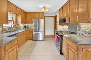 916 Milan Ave, Amherst, OH 44001 - Photo 8