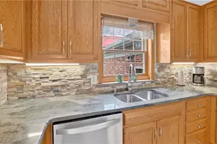 916 Milan Ave, Amherst, OH 44001 - Photo 10