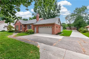 916 Milan Ave, Amherst, OH 44001 - Photo 2