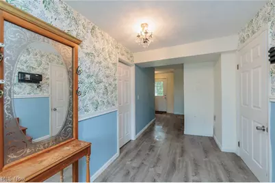 8617 Broadview Road, Grandview Heights, OH 44147 - Photo 4