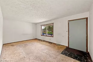 3197 Greenbrier Dr, Norton, OH 44203 - Photo 6