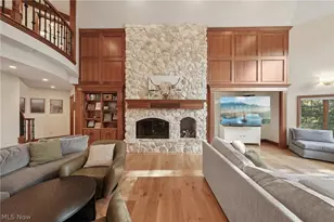 1928 4 Seasons Dr, Akron, OH 44333 - Photo 8
