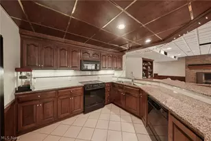 1928 4 Seasons Dr, Akron, OH 44333 - Photo 36