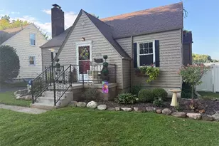 2176 Renwick Dr, Poland, OH 44514 - Photo 2