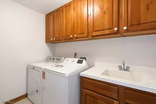 9745 Bainbridge Rd, Chagrin Falls, OH 44023 - Photo 26