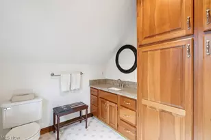 9745 Bainbridge Rd, Chagrin Falls, OH 44023 - Photo 30