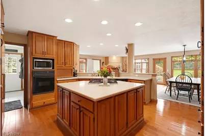 9745 Bainbridge Road, Chagrin Falls, OH 44023 - Photo 10