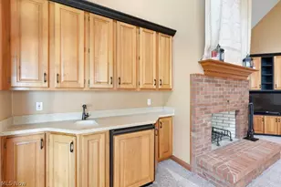 9745 Bainbridge Rd, Chagrin Falls, OH 44023 - Photo 16