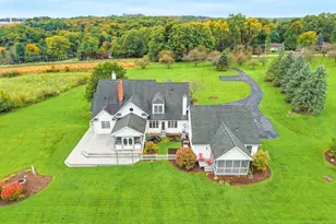 9745 Bainbridge Rd, Chagrin Falls, OH 44023 - Photo 4