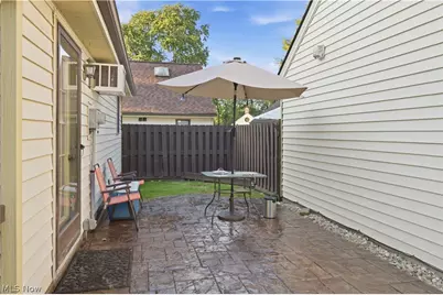 46103 New England Square #D, New Waterford, OH 44445 - Photo 4