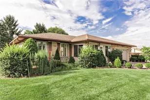 7681 Plumwood Ln, Green Hills, OH 44131 - Photo 2