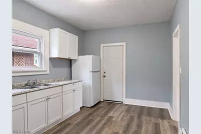 864 10th Street NE, Massillon, OH 44646 - Photo 6