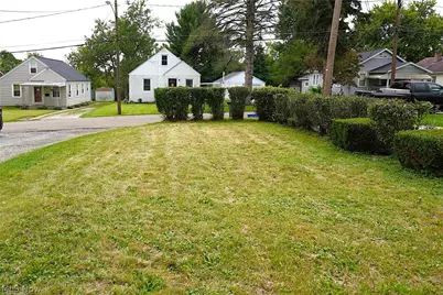 1613 24th Street NE, Canton, OH 44714 - Photo 2