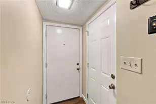 547 Center Ave, Cuyahoga Falls, OH 44221 - Photo 2